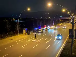 Ankara'da Seyir Halindeki Araçtan Atlayan Kadın Öldü