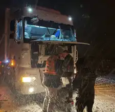 Otoyolda Kar Yağışı: Ulaşım Kontrollü