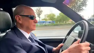 Bahçeli, Klasik Arabasıyla Ankara'da Ferdi Tayfur Dinledi