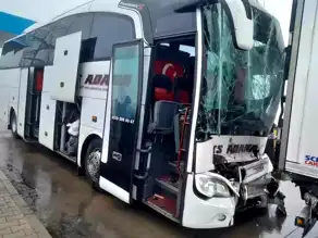 Niğde'de Otobüs-Tır Kazası: 8 Yaralı