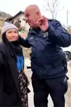 Polis Şahin'den Yaşlı Teyzeye Umre Müjdesi