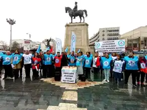 Öğretmenler Yetersiz Maaşlara Karşı Eylemde