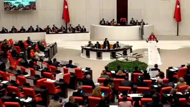 Kefenli Protesto: Mecliste Kadın Cinayetleri Gündem Aldı