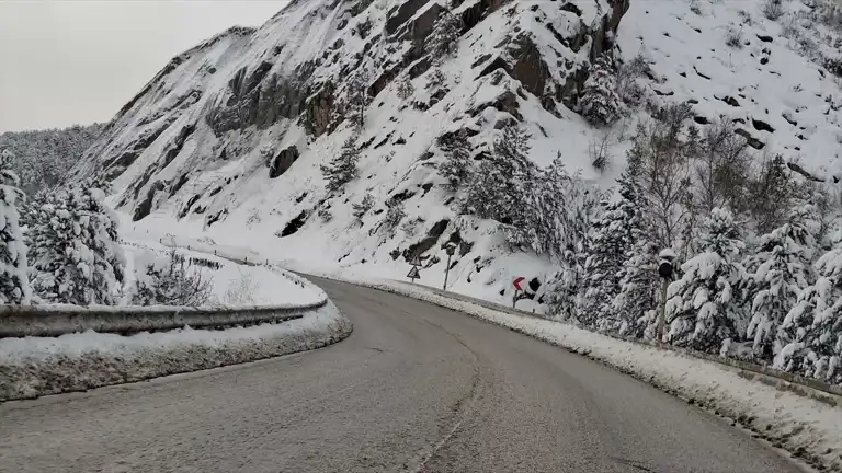 Kış Şartlarında Yollar Açık, Karla Mücadele Sürüyor