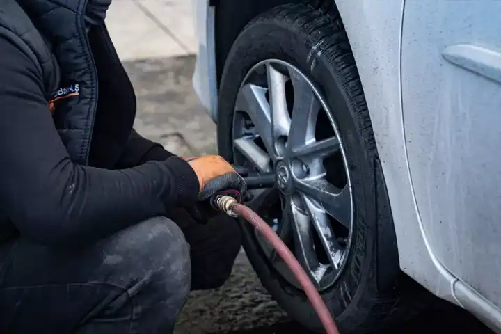 Kış Lastiği Uygulaması Başlıyor: Servisler Yoğun!