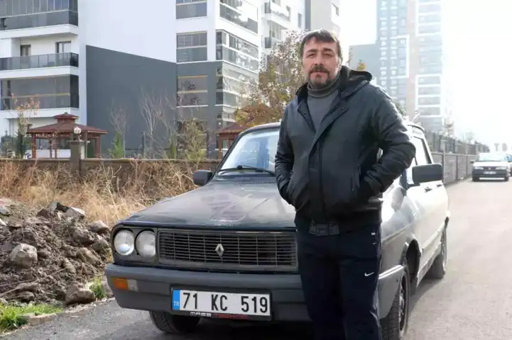 Eski Model Araç Kar Fırtınasında Göz Kamaştırdı!