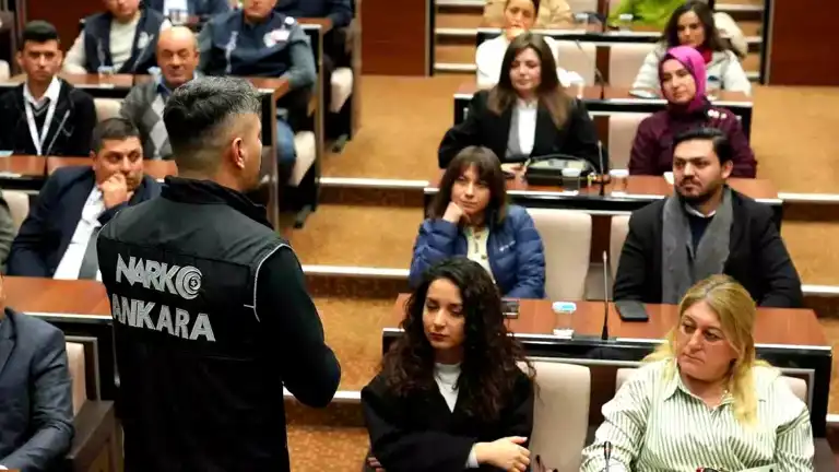 Keçiören'de 'En İyi Narkotik Polisi Anne' Semineri