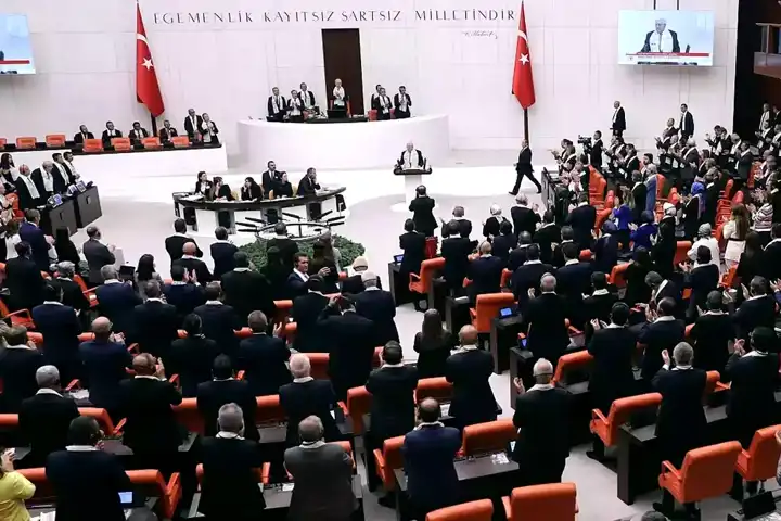 Zorlu'nun İYİ Parti'den İstifa Etmesi Meclis'i Sarsti!