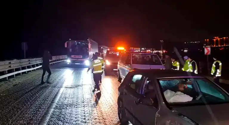 Kırıkkale'de Yağıştan Kaynaklı Zincirleme Kaza: 10 Yaralı