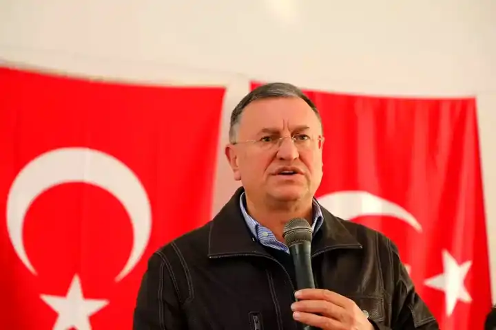 Lütfü Savaş, CHP İhracı Kararını İptal Ettirmek İçin Davacı Oldu