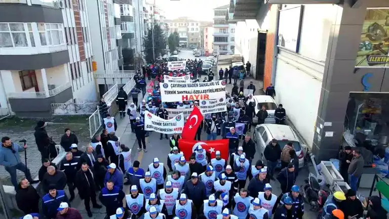 Maden İşçileri Özelleştirmeyi Protesto Etmek İçin Yürüyüşte