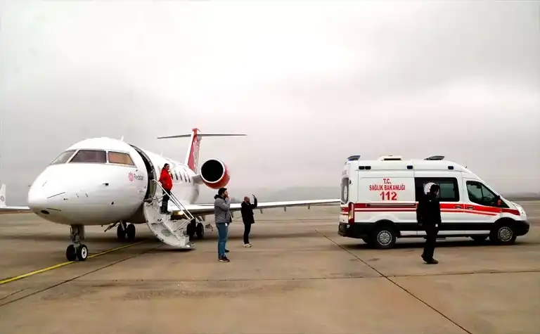 Muş'tan İki Hasta Ambulans Uçakla Ankara'ya Sevk Edildi