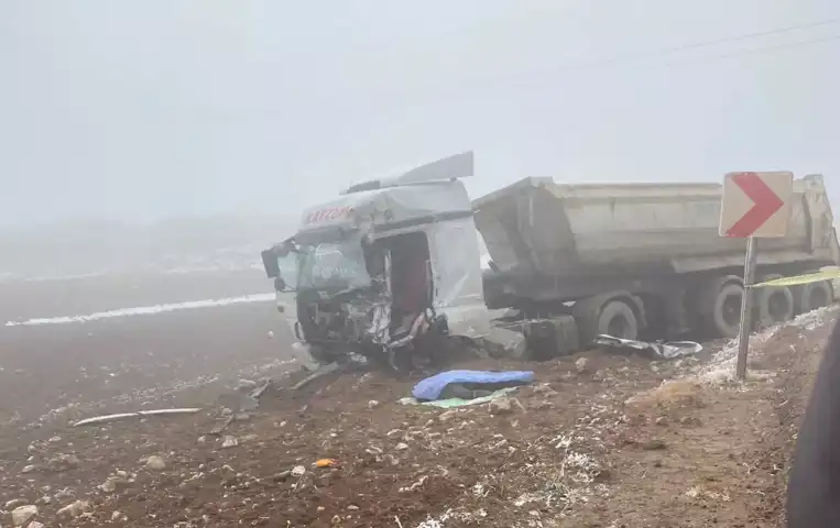 Sisli Yolda Çift TIR Kazası: 1 Ölü, 1 Yaralı