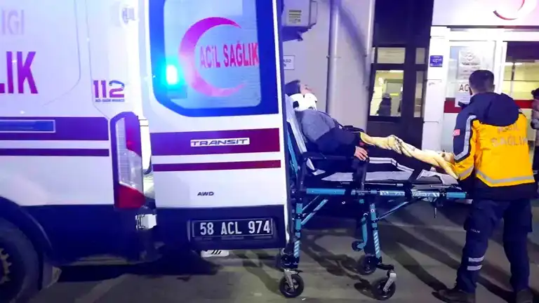 Sivas'ta Minibüs-Tır Kazası: 7 Yaralı