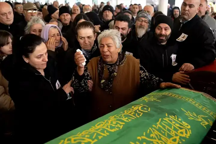 Yangında Ölen Aile Ankara'da Toprağa Verildi