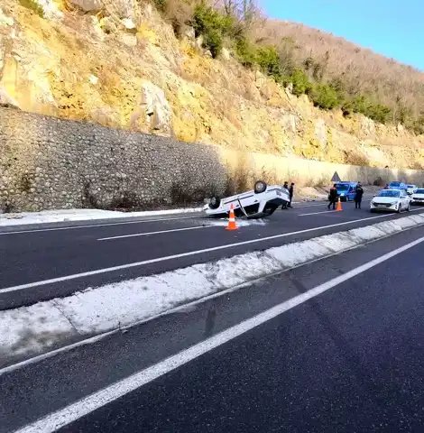 Zonguldak'ta Takla Atan Otomobil: 2 Yaralı